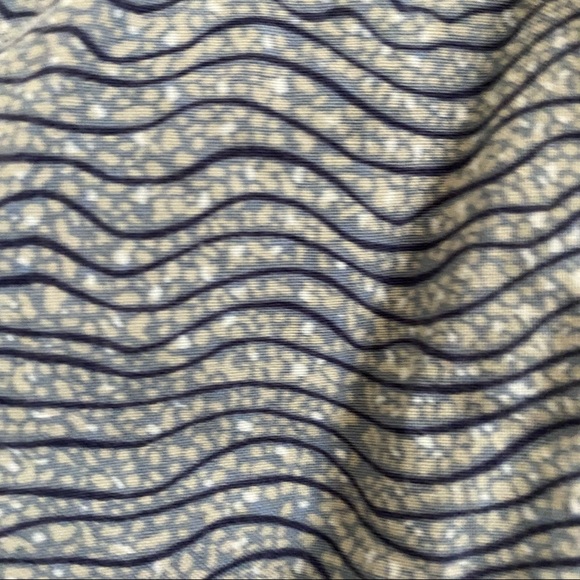 ROYAL ROBBINS • Short Sleeve Button Down Shirt - L - Picture 8 of 15